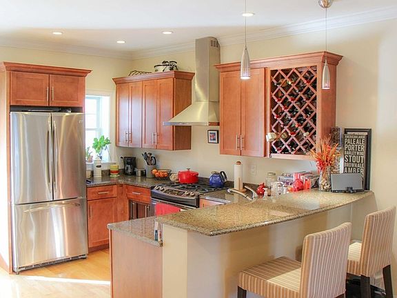 3rd image of 529 E 8th St #1