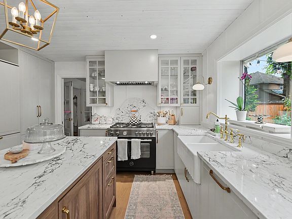 3rd image of 2085 Ocean Forest Dr