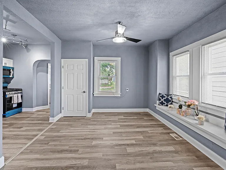 1132 Waite St — Photo 10