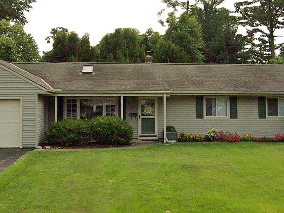 2nd image of 203 Parkwood Ave