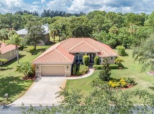 5885 Pine Ridge Cir, Vero Beach, FL 32967