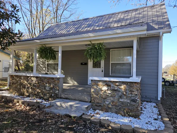 1107 S Rinker Avenue, Aurora, MO 65605