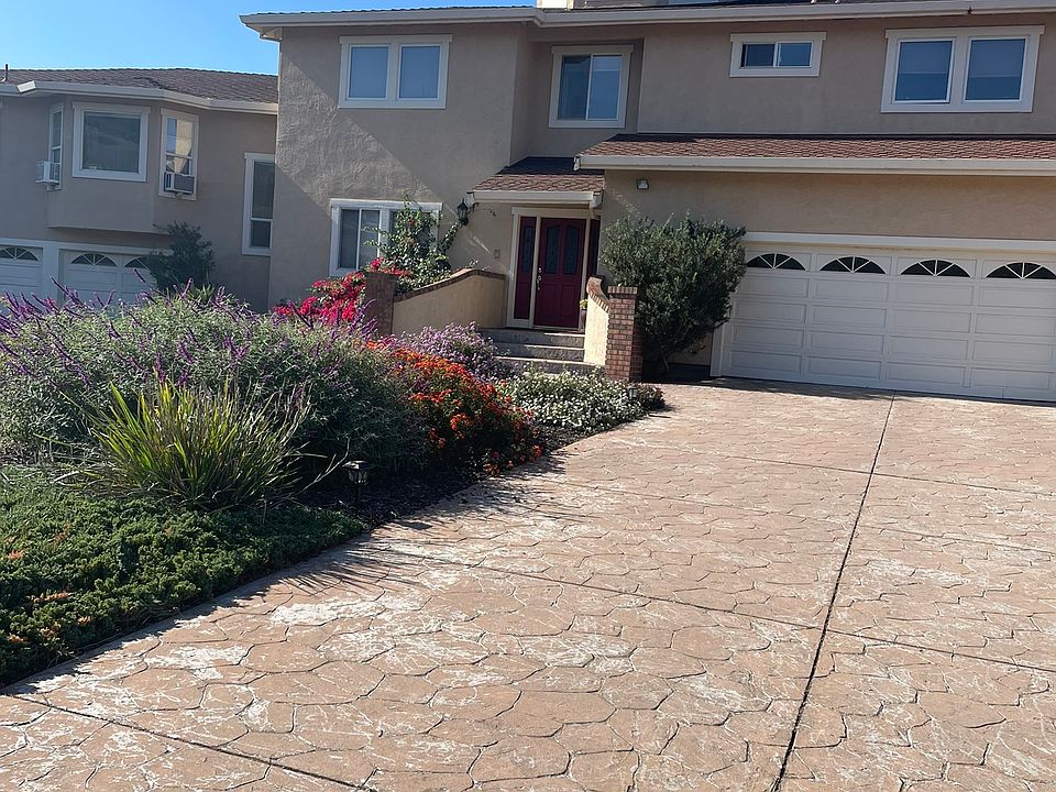 Big house with a 1b/1ba unit. owner lives on property and rents out the unit.