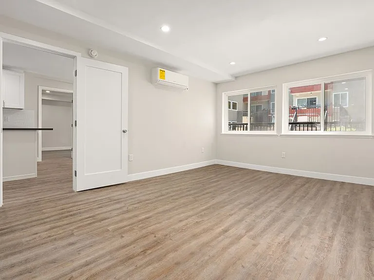 Woodland Trio Apartments — Photo 40