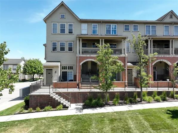 208 Amys Walk, Auburn Hills, MI 48326