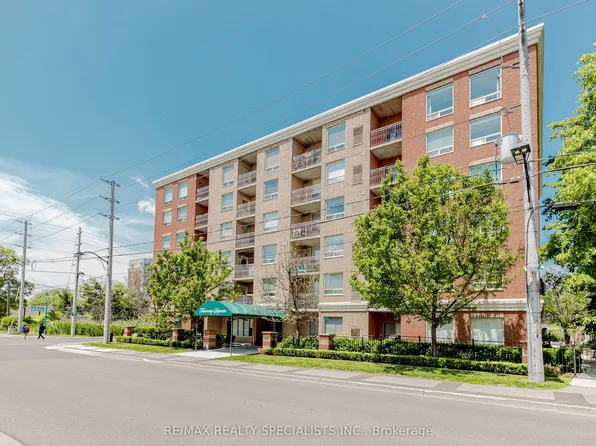 32 Tannery St N #401, Mississauga, ON L5M 6T6