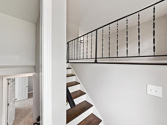 4th image of 304 Plantation Dr