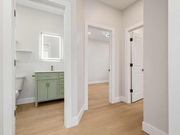 4th image of 536 Blaine Ave