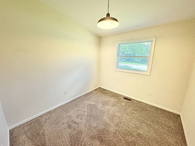 804 E Clark St — Photo 10