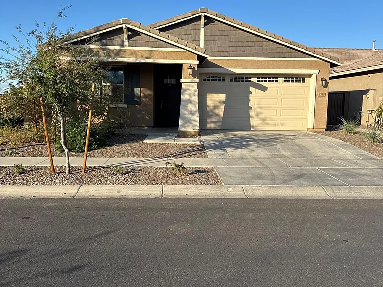 1318 E Irwin Ave — Photo 1