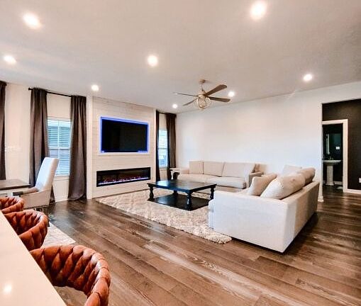 4th image of 118 Red Pine Dr