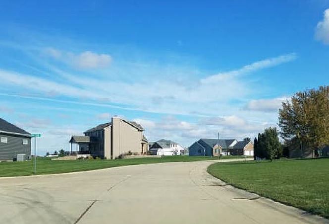 2nd image of 205 N Pointe Dr