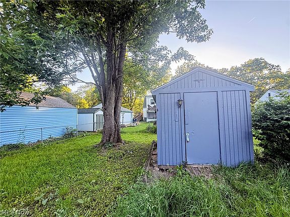 5th image of 1054 Merton Ave