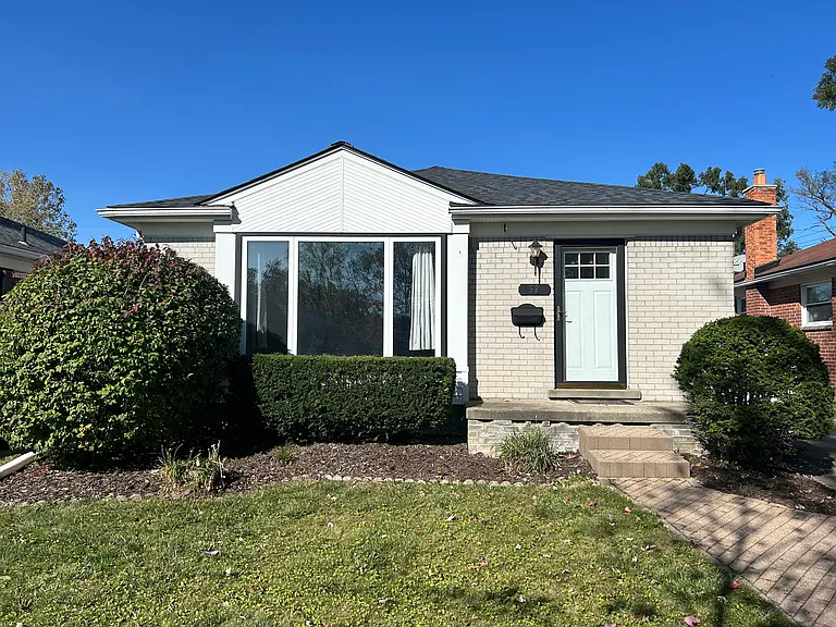 52 Elmsford Ave — Photo 1
