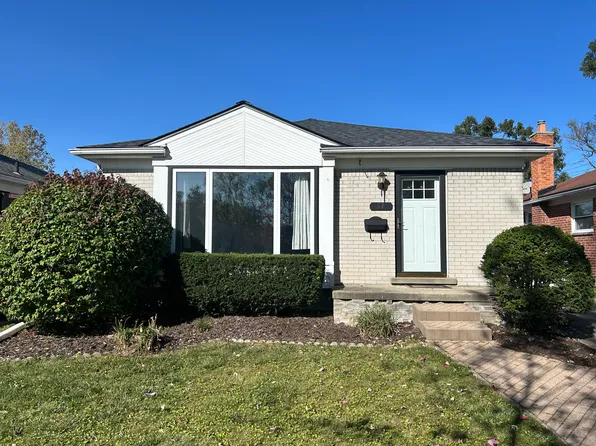 52 Elmsford Ave, Clawson, MI 48017