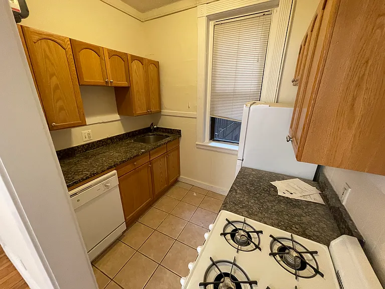 33 Peterborough St #12 — Photo 3