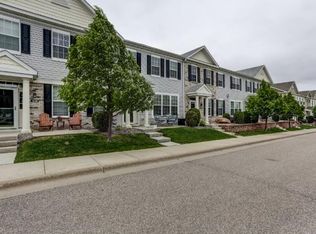 1045 Traditions Ct, Chaska, MN 55318