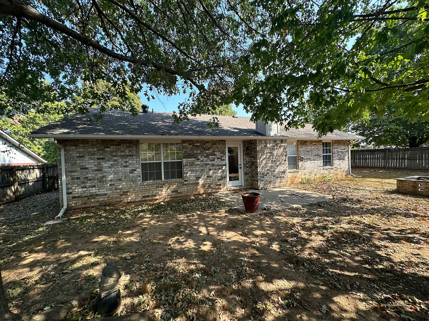 Move-in Ready! 3-Bed, 2-Bath West Fayetteville Home, complete with Fenced-in Backyard + 2x Car Ga... — Photo 2