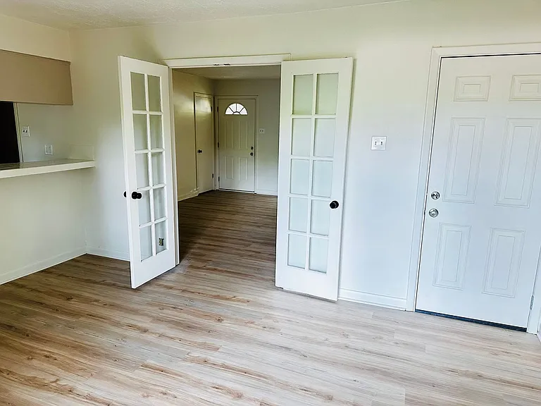 2619 Elkhart Dr — Photo 5