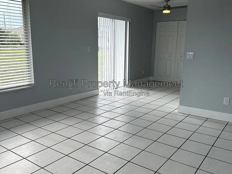 717 SE 9th St #A — Photo 18