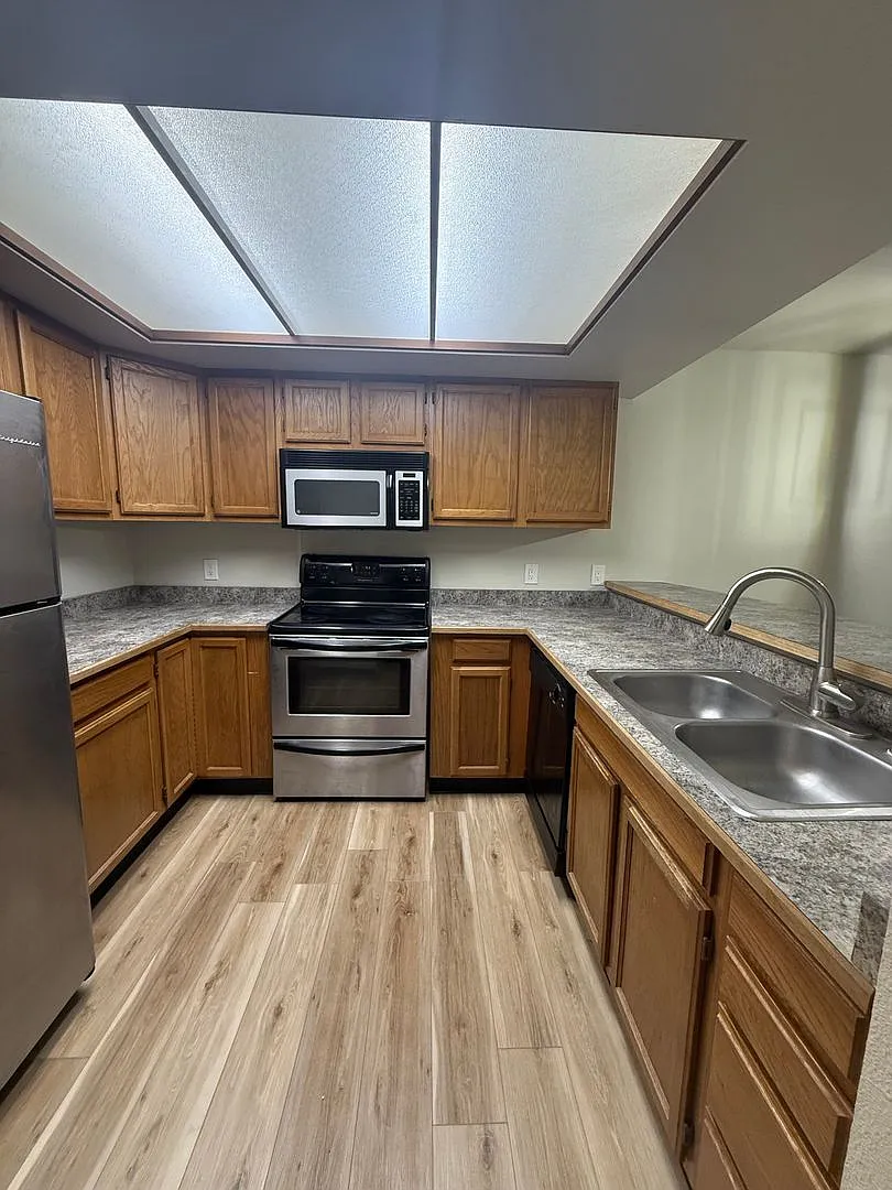 Beautiful 2 Bedroom, 1.5 Bath Condo for Rent! — Photo 4