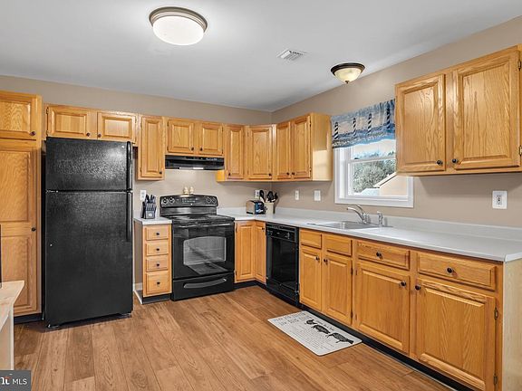 3rd image of 7214 Huntingdon St
