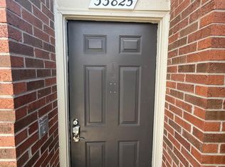 33825 Pondview Cir, Livonia, MI