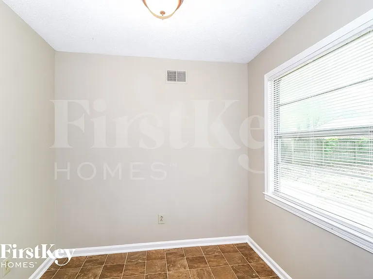 6684 Elmore Rd — Photo 5