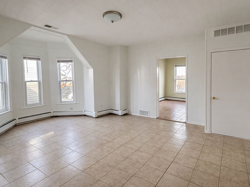 1st image of 2104 Lincoln Ave #2