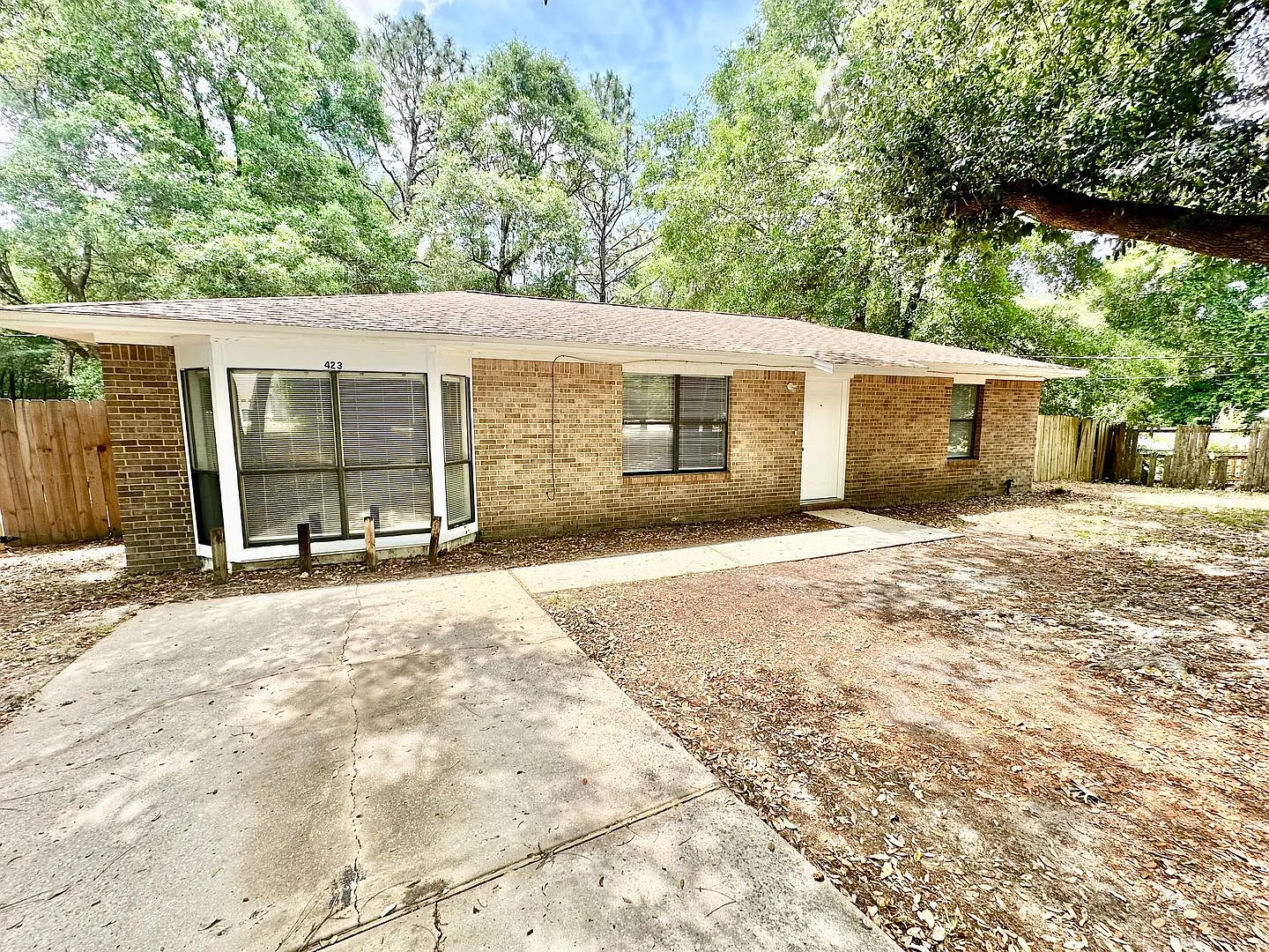 Cute All Brick 3 Bedroom Home For Rent South of I-10! — Photo 2