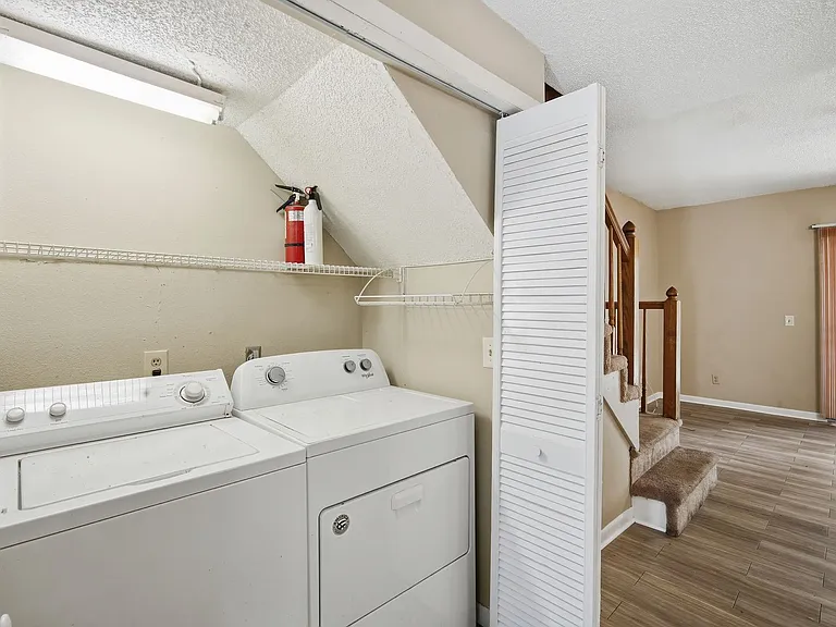 1910 W Sligh Ave #E102 — Photo 9