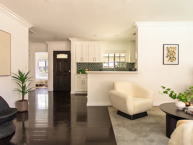 7439 Leescott Ave — Photo 25