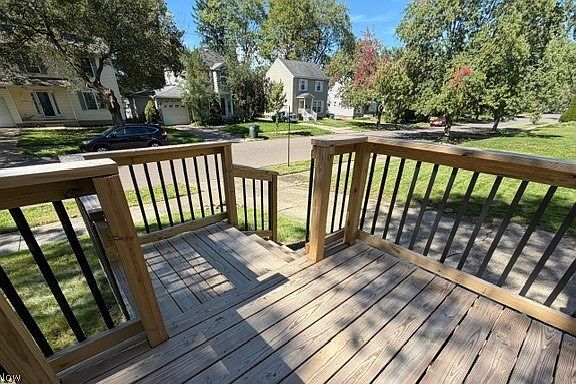 4th image of 1139 Roslyn Ave