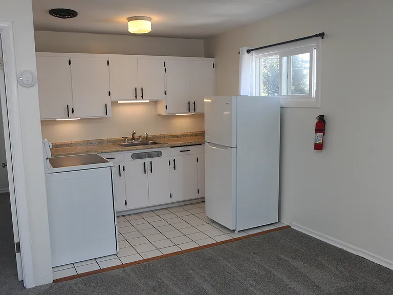 205 W 2nd St #6 — Photo 14