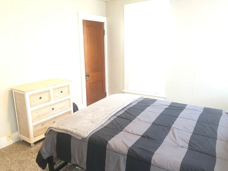 1002 N Center St — Photo 5