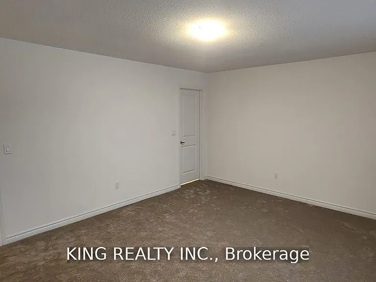 373 Russell St — Photo 14