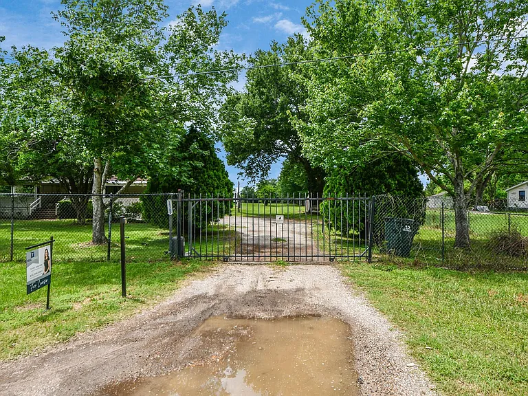 18303 James Rd — Photo 33