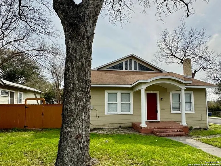 538 W Elsmere Pl — Photo 2