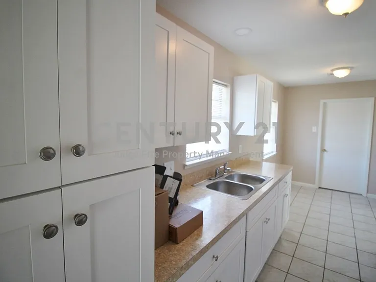 821 Rea Ave — Photo 16