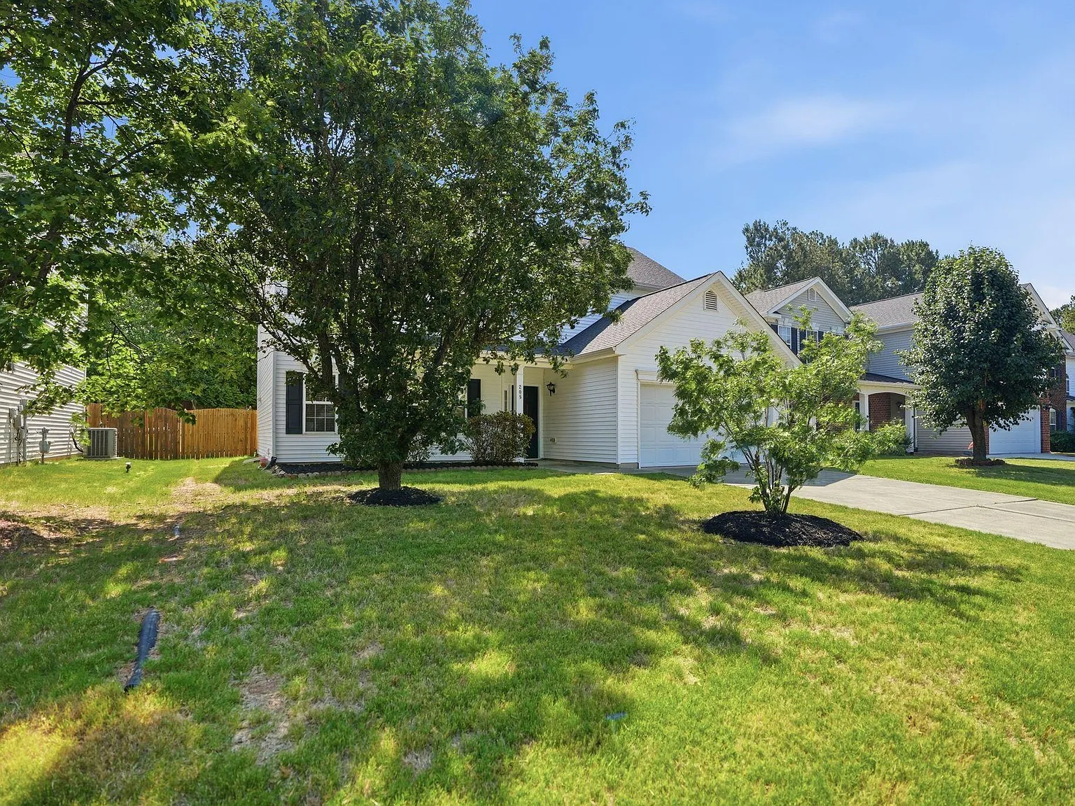 4 bed, 2.0 bath, 2113 sqft, $2,495 — Photo 2