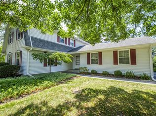 18285 Parish Dr, Brookfield, WI 53045