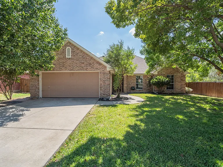 1001 Porter Pl — Photo 1