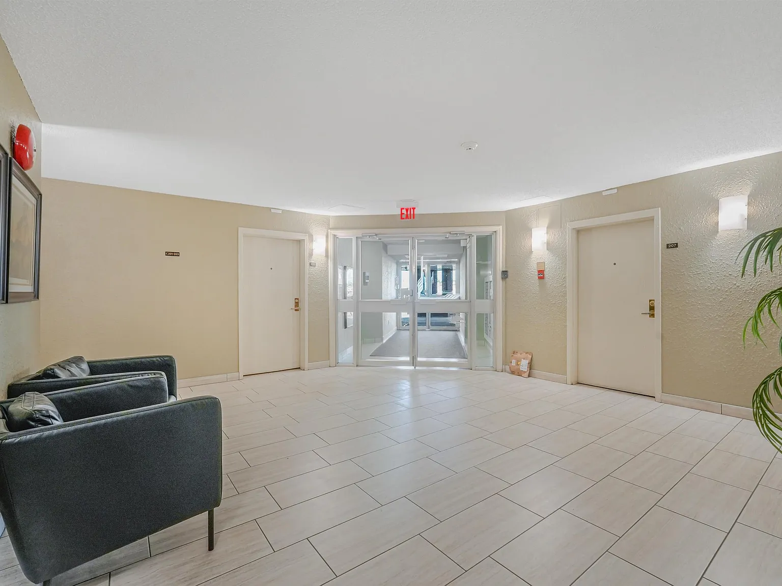 Perron Place — Photo 4