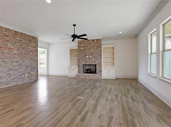 3rd image of 253 Oak Dale Dr