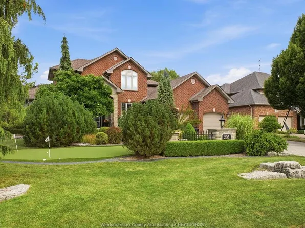205 Clubview Dr, Amherstburg, ON N9V 3Z3