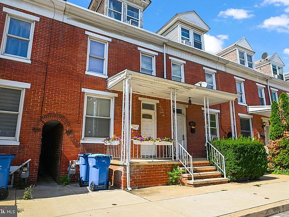 2nd image of 1039 W Poplar St