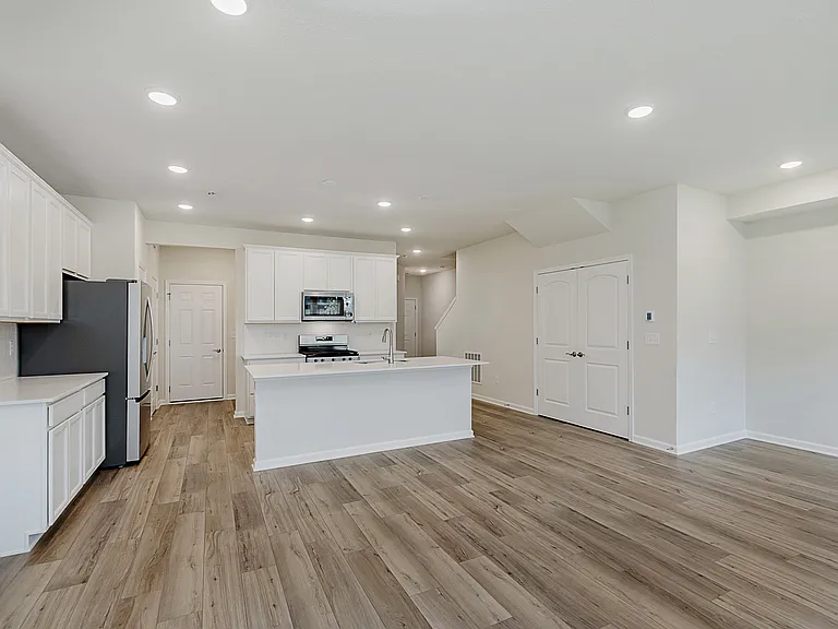 9701 Oleander Dr — Photo 5