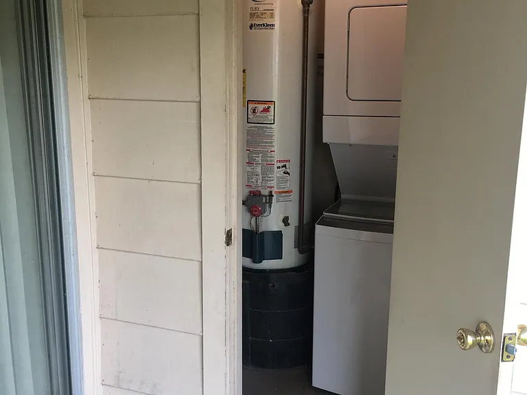 114 E Amherst Dr #A — Photo 15