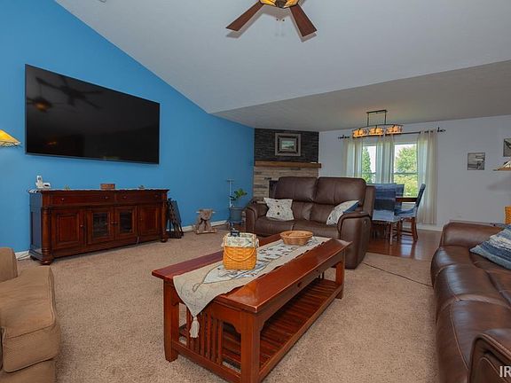 3rd image of 576 N Fairview Dr