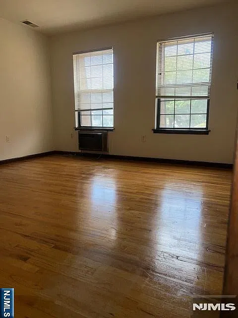 2 bed, 1.0 bath, $1,950 — Photo 4